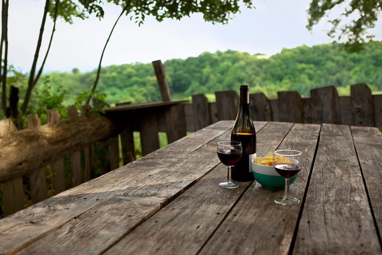 Rotwein im Freien